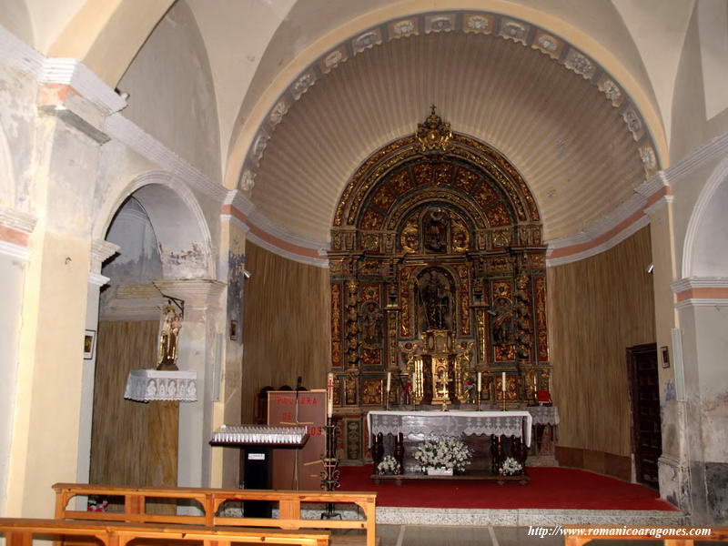 INTERIOR DEL TEMPLO HACIA LA CABECERA